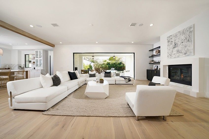 Modern Cape Cod Interior Design with Timeless Elegance