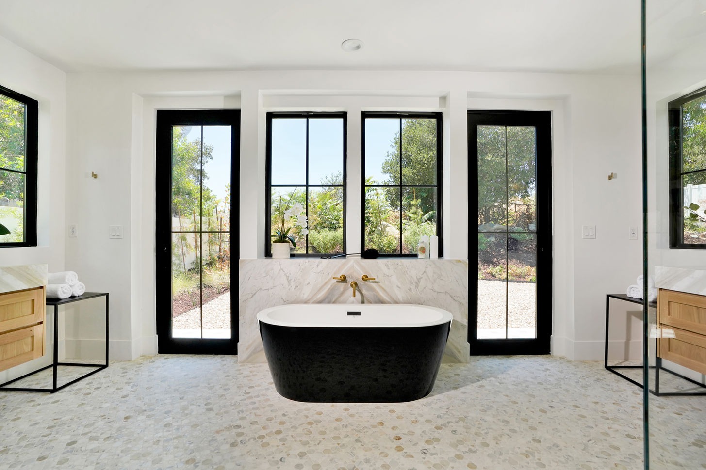 Small Farmhouse Bathroom Ideas | Cozy Farmhouse Style | Salt Haus Design Studio